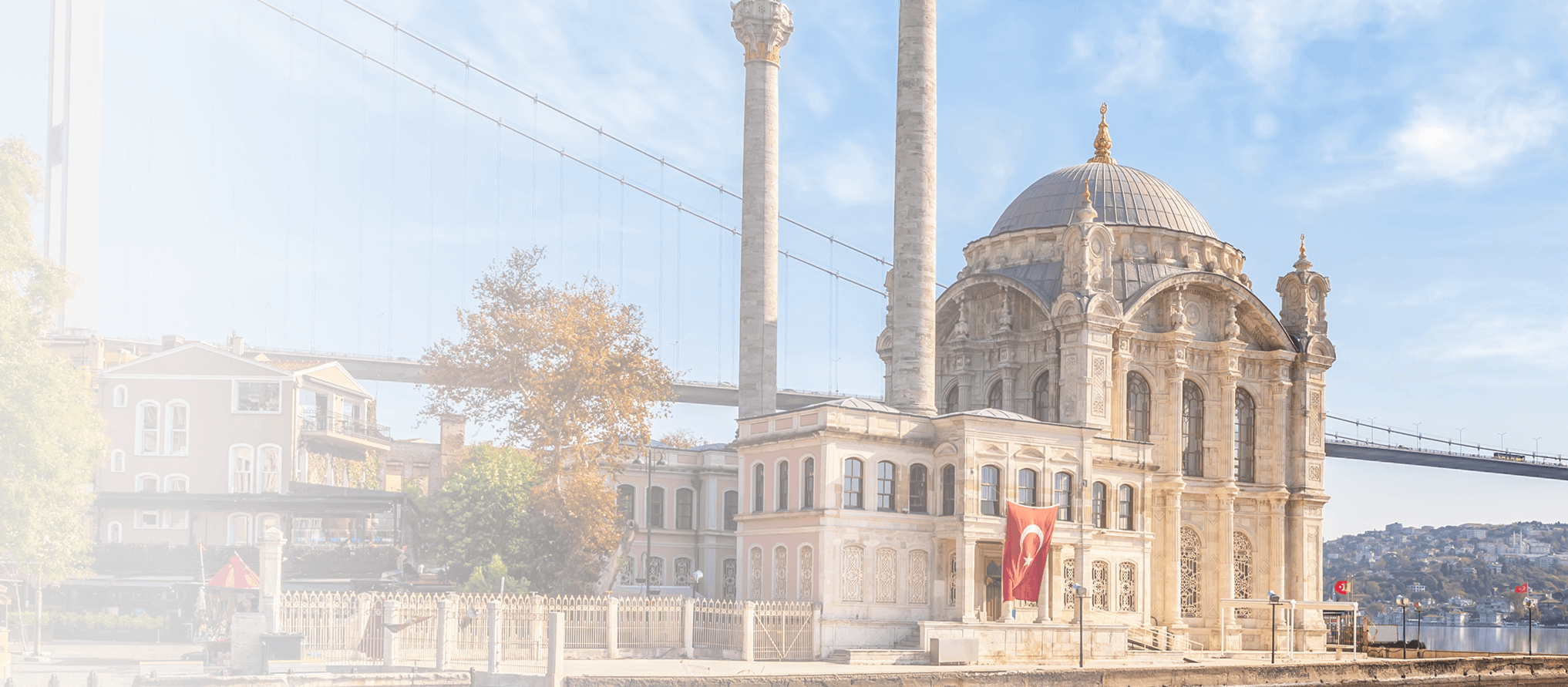 Istana Ortaköy dan Jembatan Bosphorus di Istanbul